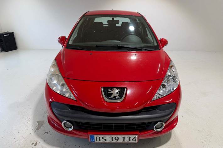 Rød Peugeot 207 fra 2007