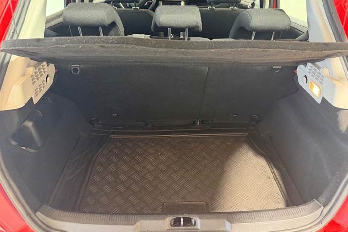 Rød Peugeot 207 fra 2007