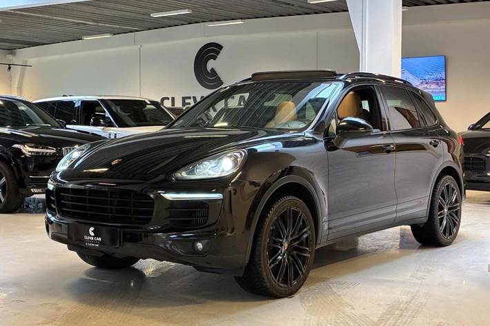 Sort Porsche Cayenne fra 2015