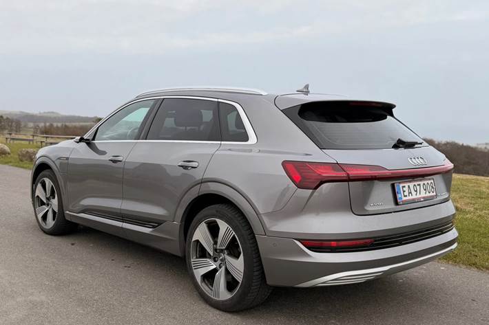 Grå Audi e-tron fra 2020