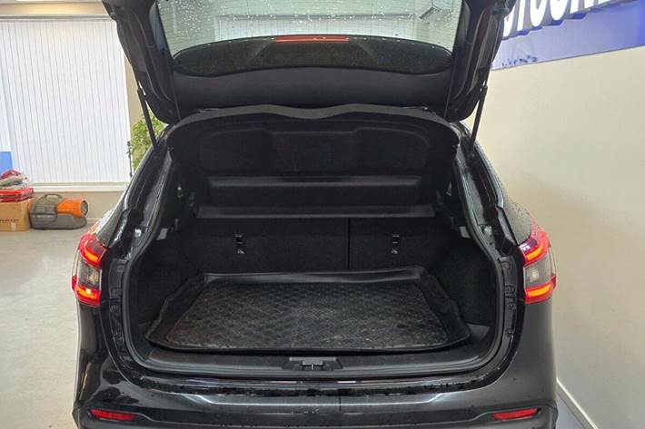 Sort Nissan Qashqai fra 2018