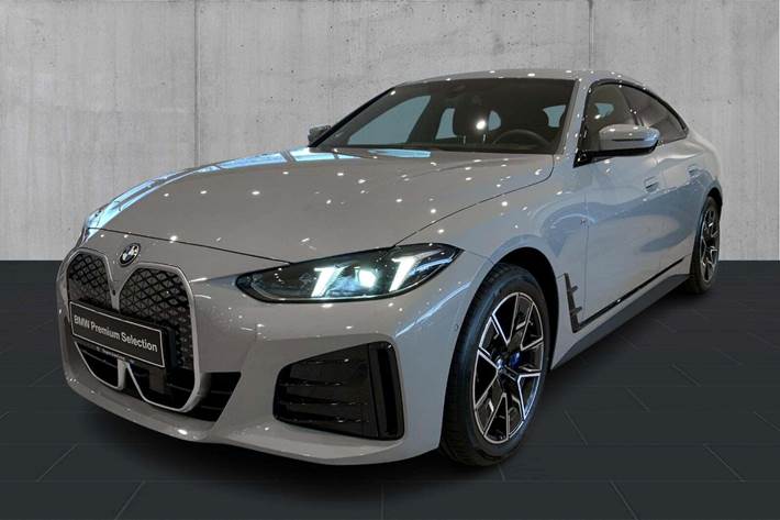 Grå BMW i4 fra 2025