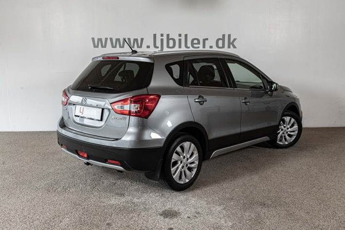 Grå Suzuki S-Cross fra 2016