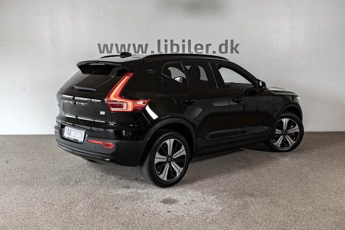 Sort Volvo XC40 fra 2023