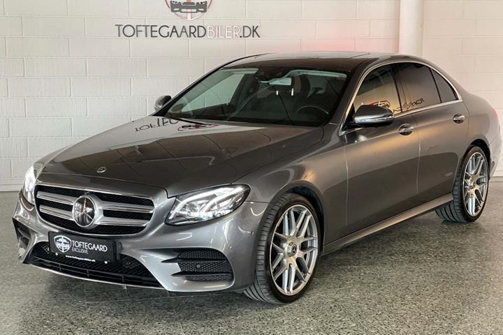 Sort Mercedes E220 d fra 2017 set udefra