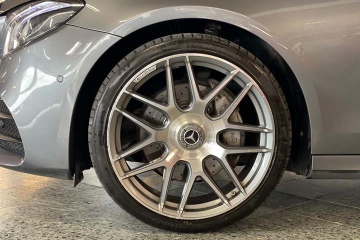Sort Mercedes E220 d fra 2017