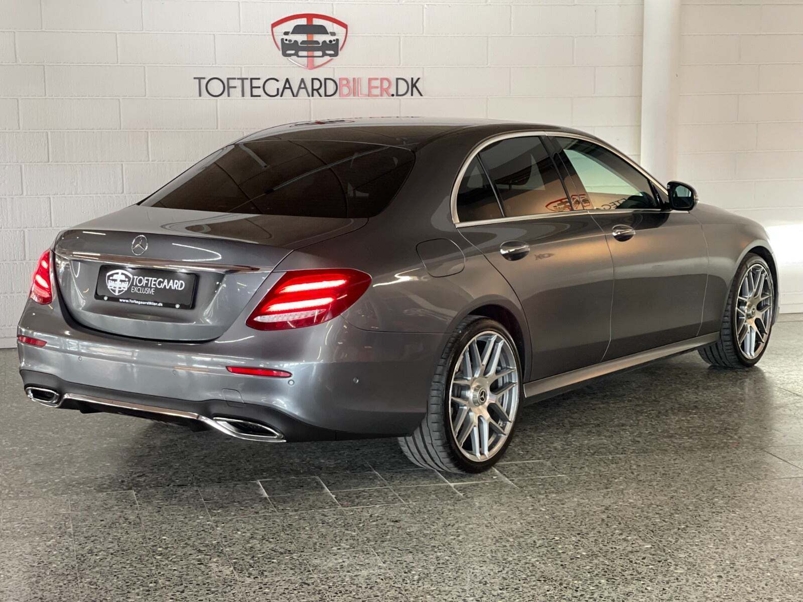 Sort Mercedes E220 d fra 2017