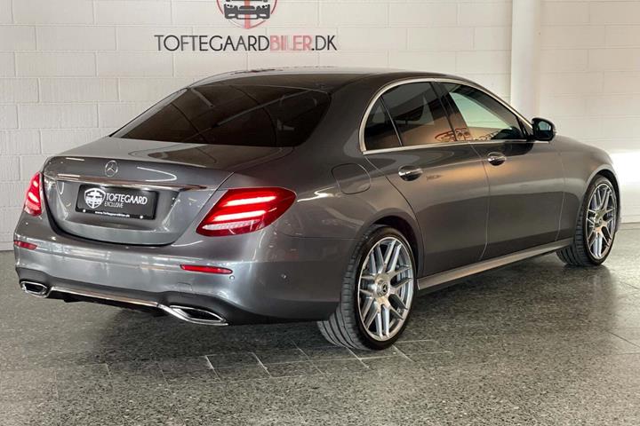Sort Mercedes E220 d fra 2017