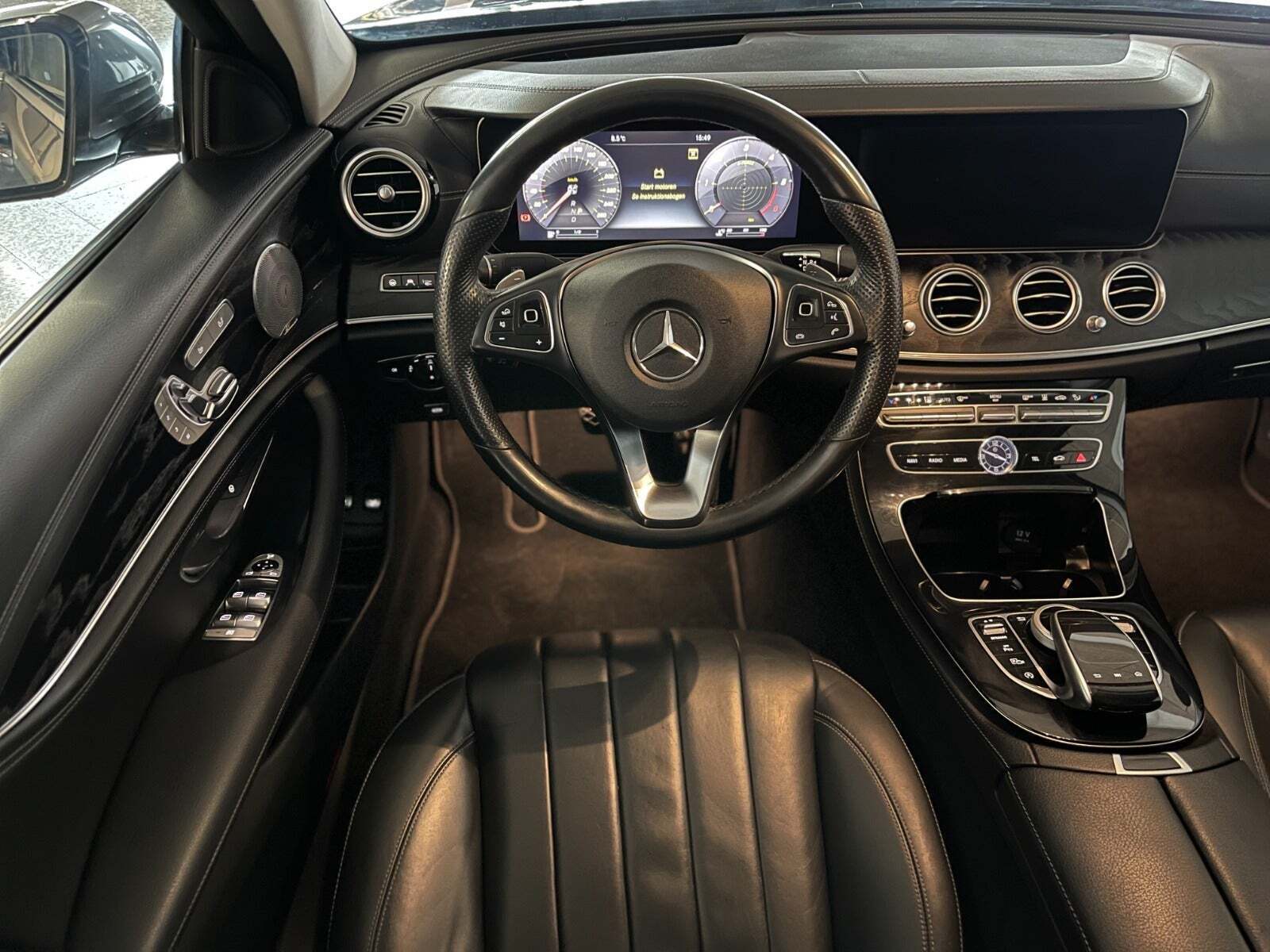 Sort Mercedes E220 d fra 2017