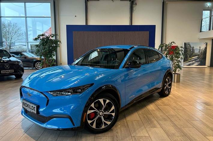 Blå Ford Mustang Mach-E fra 2021