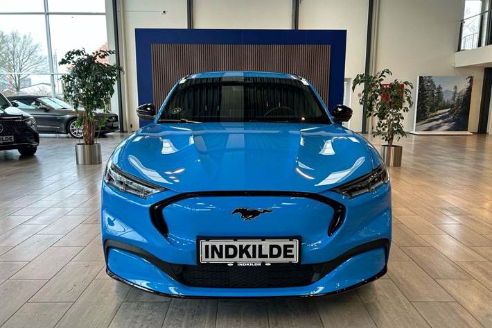 Blå Ford Mustang Mach-E fra 2021