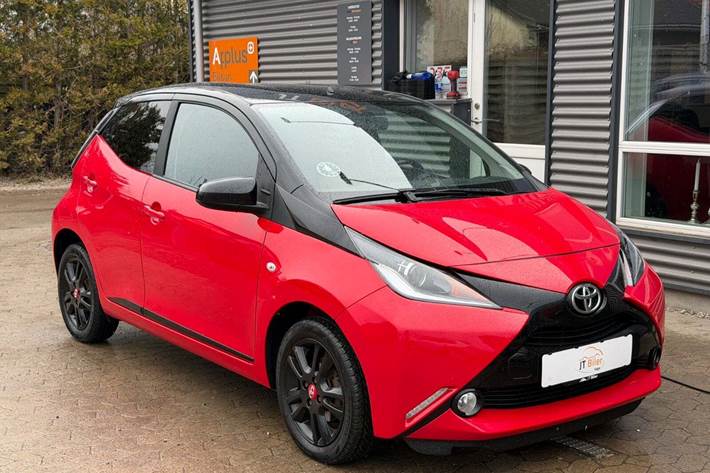 Rød Toyota Aygo fra 2015