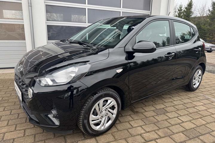 Sort Hyundai i10 fra 2021 set udefra