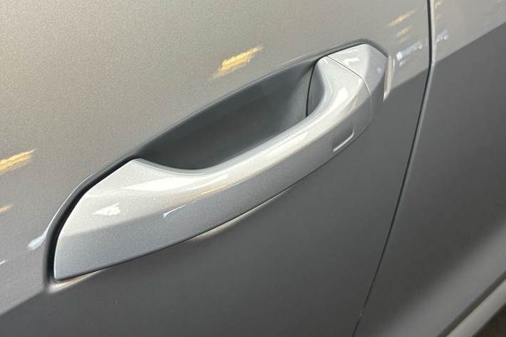 Sølv Audi e-tron fra 2022