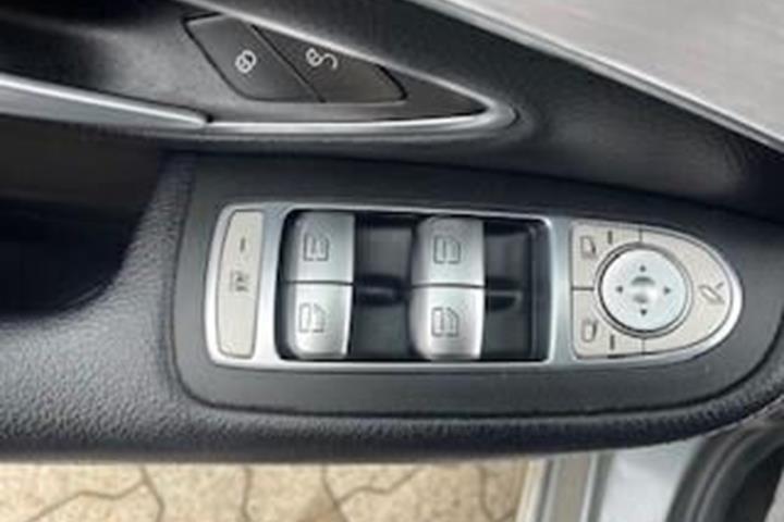 Sort Mercedes C220 d fra 2018