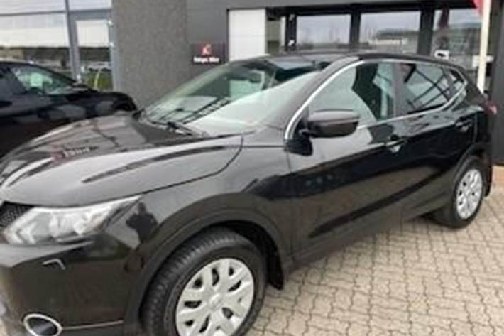 Sort Nissan Qashqai fra 2015