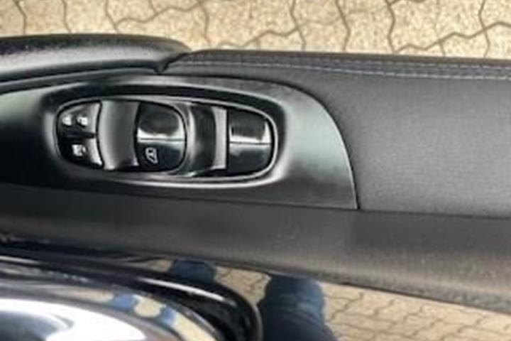 Sort Nissan Qashqai fra 2015