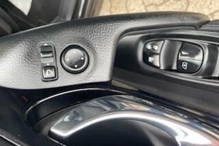 Sort Nissan Qashqai fra 2015