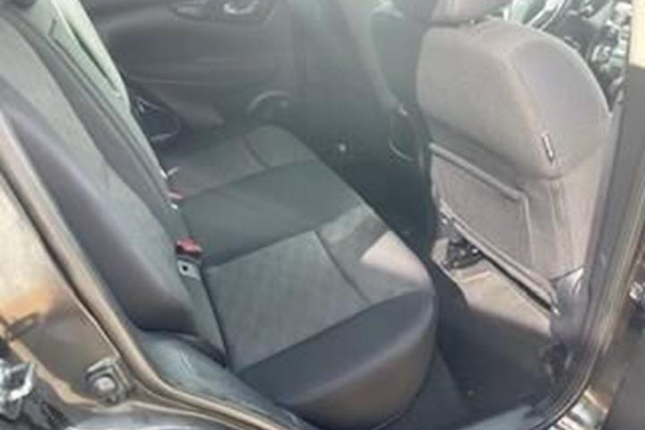 Sort Nissan Qashqai fra 2015