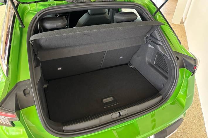 Grøn Opel Mokka-e fra 2023