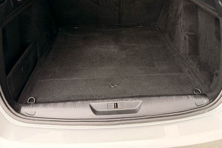 Sølv Peugeot 308 fra 2017