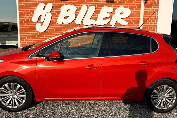 Rød Peugeot 208 fra 2019