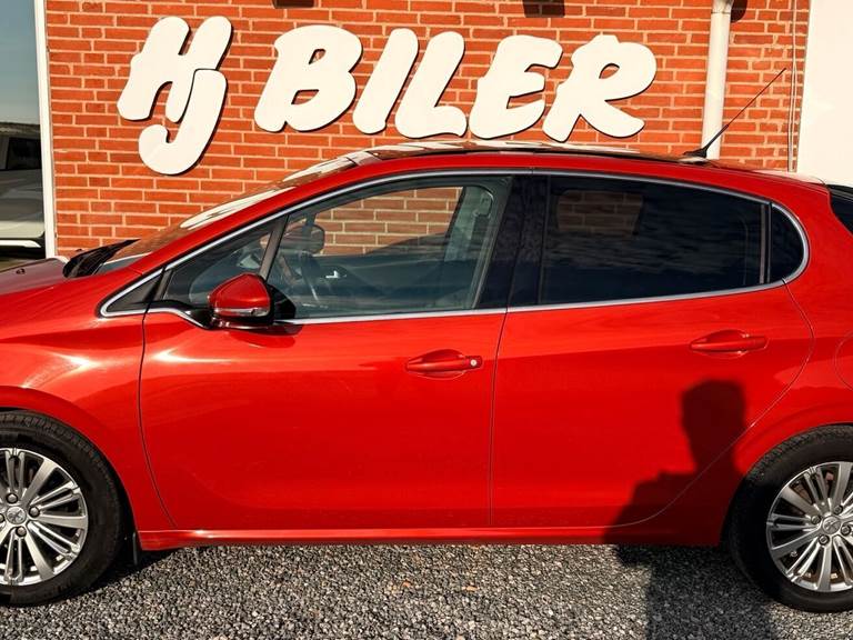 Peugeot 208 1,2 PureTech Privé 82HK 5d