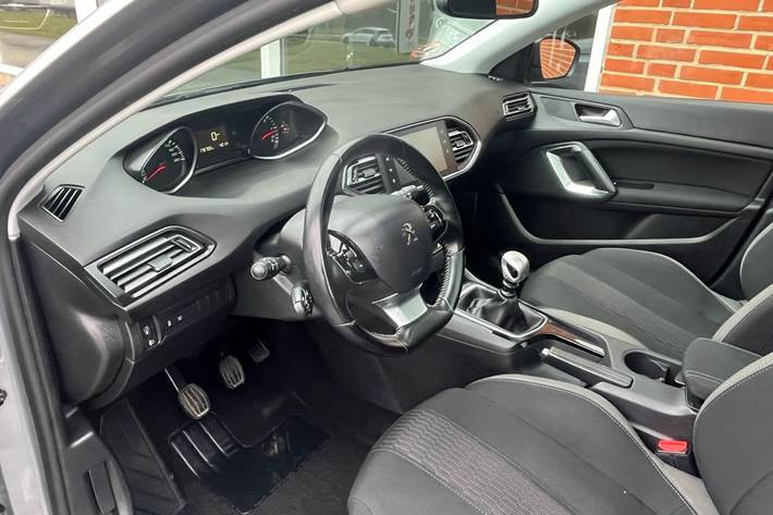 Sort Peugeot 308 fra 2016