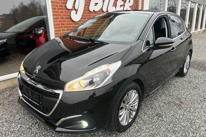 Sort Peugeot 208 fra 2020
