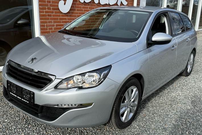 Sølv Peugeot 308 fra 2017