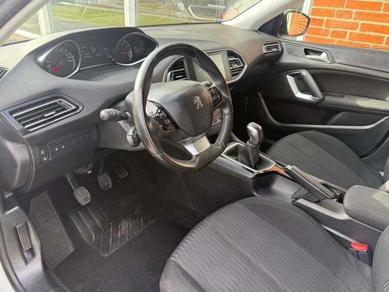 Peugeot 308 1,2 SW e-THP Chili 110HK Stc