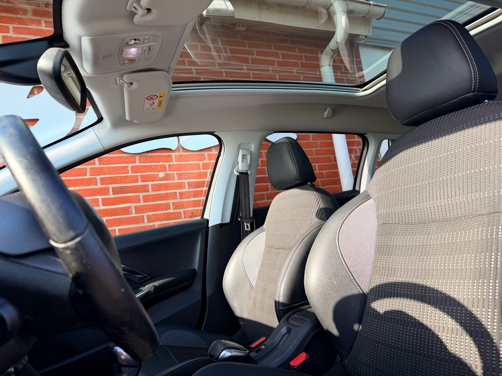 Sort Peugeot 2008 fra 2017
