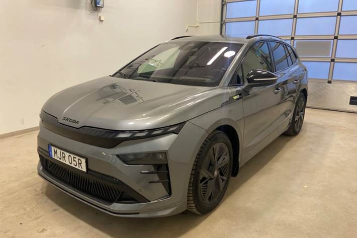Grå Skoda Enyaq fra 2026 set udefra