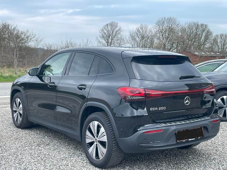 Mercedes EQA250