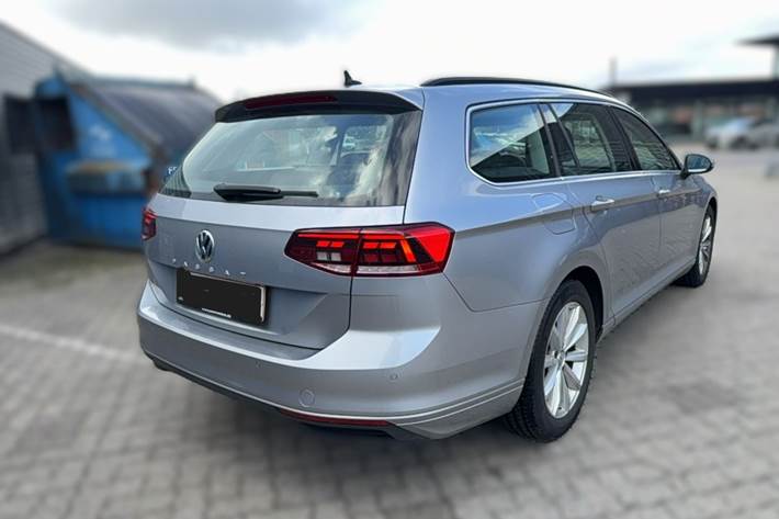 Sølv VW Passat fra 2020