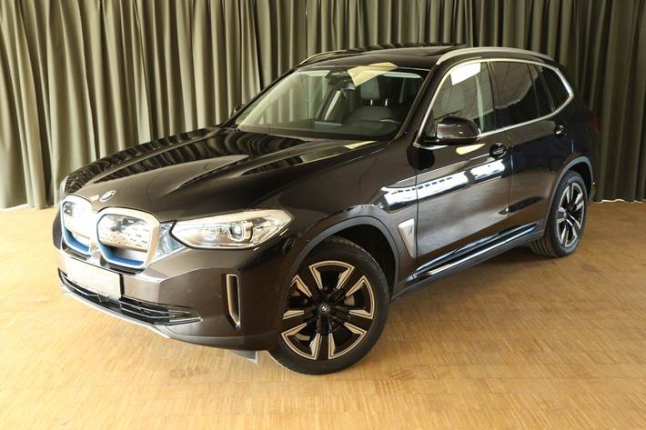 Sort BMW iX3 fra 2021 set udefra