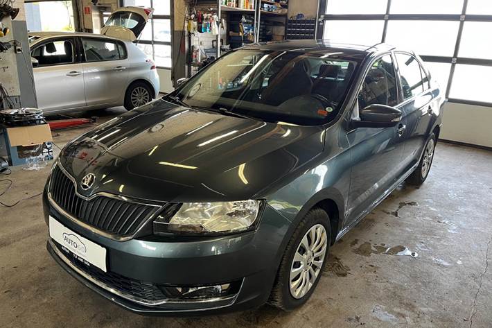 Grå Skoda Rapid fra 2018