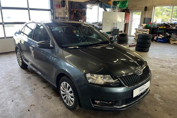 Grå Skoda Rapid fra 2018