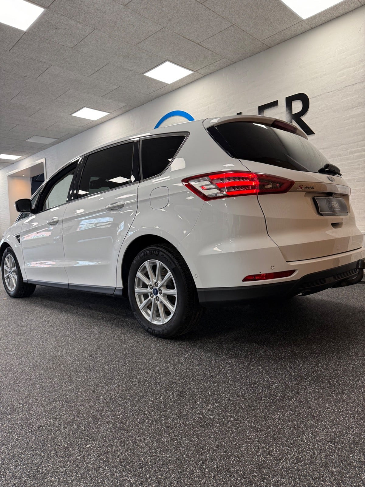 Hvid Ford S-MAX fra 2018