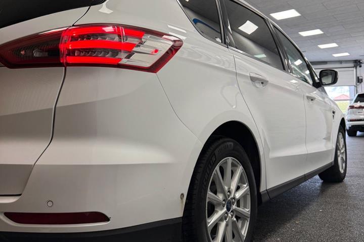 Hvid Ford S-MAX fra 2018