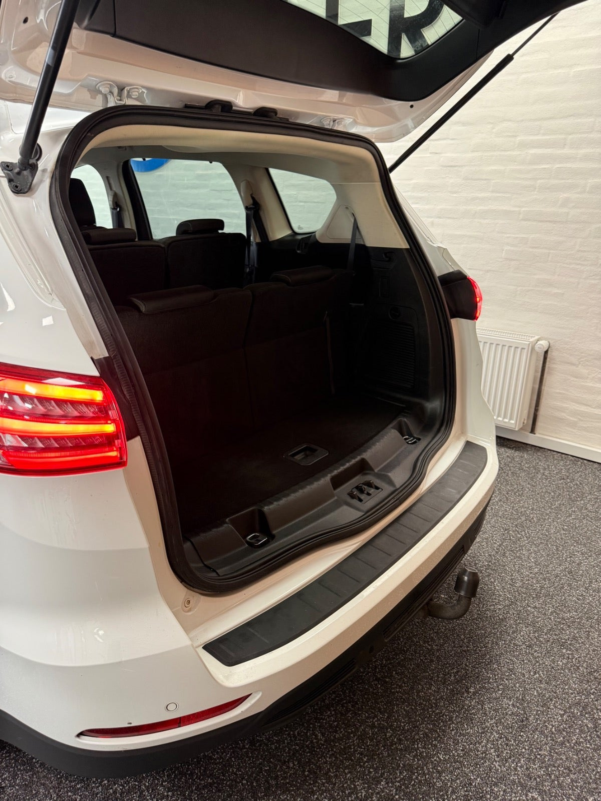 Hvid Ford S-MAX fra 2018
