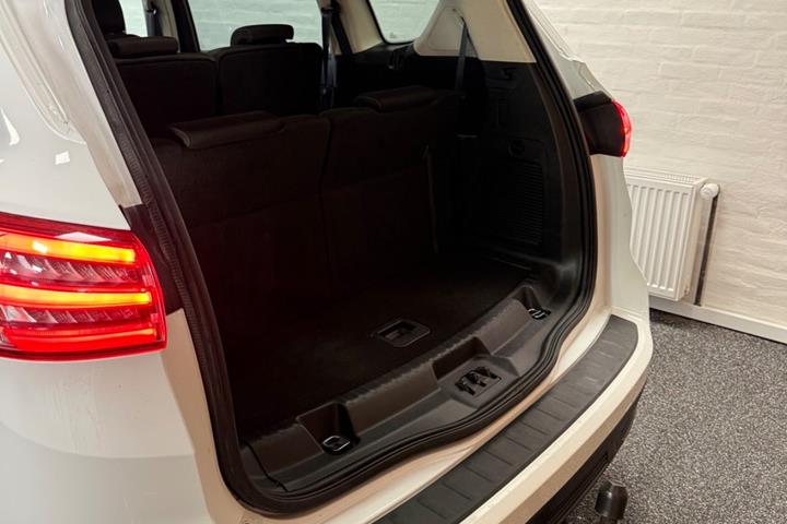 Hvid Ford S-MAX fra 2018