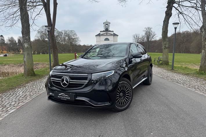 Sort Mercedes EQC400 fra 2022 set udefra