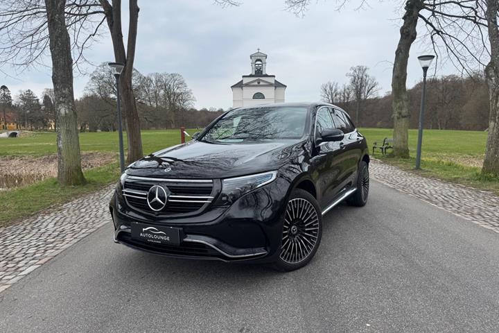 Sort Mercedes EQC400 fra 2022 set udefra