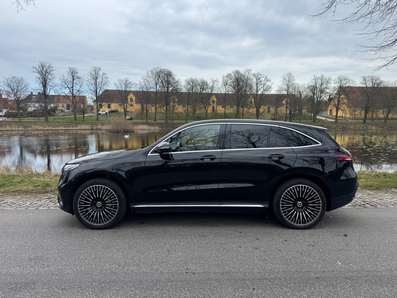 Sort Mercedes EQC400 fra 2022