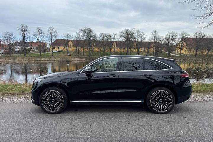 Sort Mercedes EQC400 fra 2022