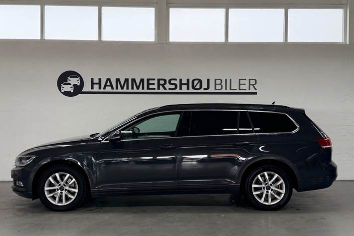 Grå VW Passat fra 2015