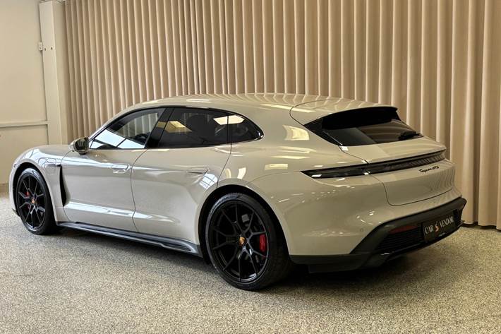 Grå Porsche Taycan GTS fra 2023