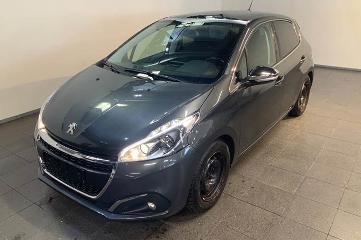 Grå Peugeot 208 fra 2018 set udefra