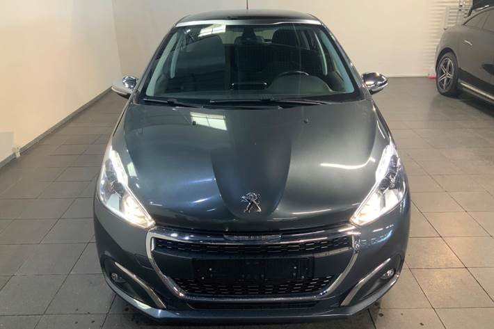 Grå Peugeot 208 fra 2018